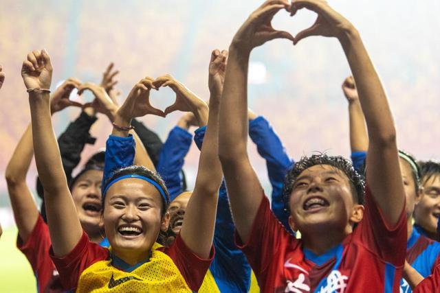 里尔考虑与31岁前巴萨中卫乌姆蒂蒂解约